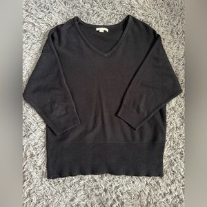 NYC 3/4 sleeve vneck sweater